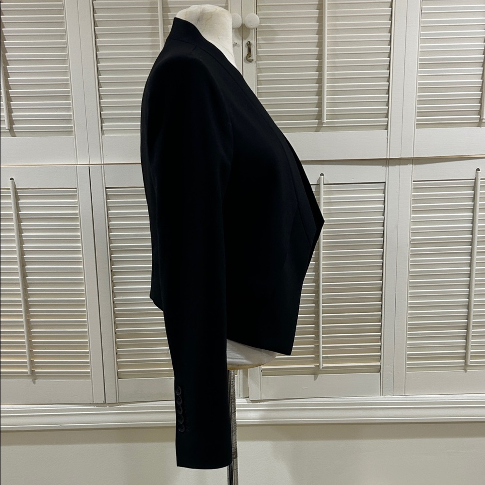 New BCBG Maxazria Elegant Black Women's Blazer in perfect condition - Picture 8 of 11